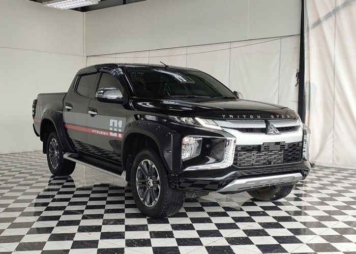 Used 8
                    MITSUBISHI
                     for Sale Image