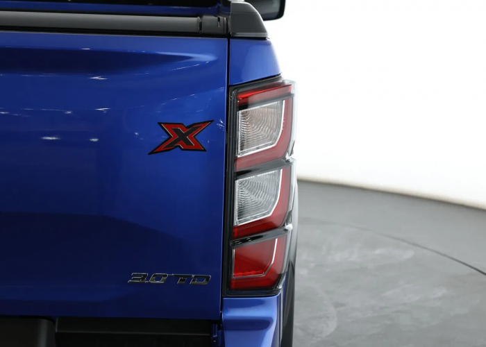 Used 1
                    ISUZU
                     for Sale Image