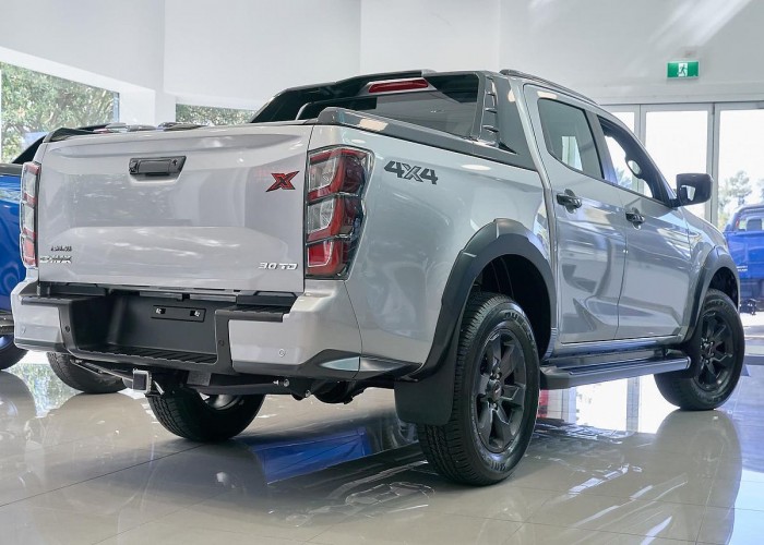 Used 1
                    ISUZU
                     for Sale Image