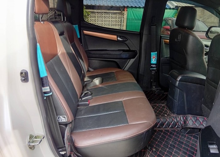 Used 10
                    ISUZU
                     for Sale Image